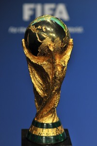 "Copa do Mundo Fifa" - a taça entregue aos campeões mundiais a partir de 74