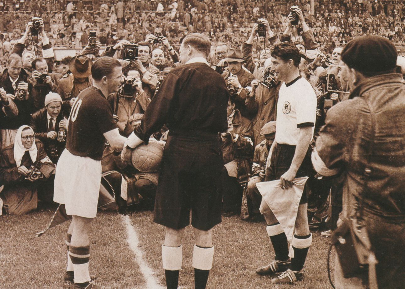 1954 - Final: Ferenc Puskas (HUN) e Fritz Walter (FRG)